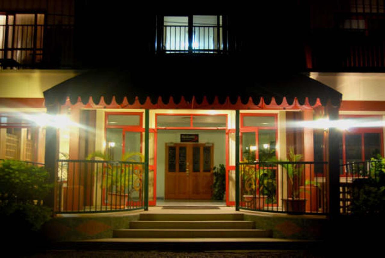 Hotel Elisa Apia Kültér fotó